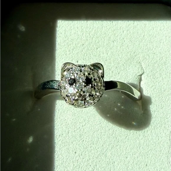 NEW! Pretty Bird Jewelry Cat Face Pavé Crystal Ring in white gold plating - Picture 6 of 13